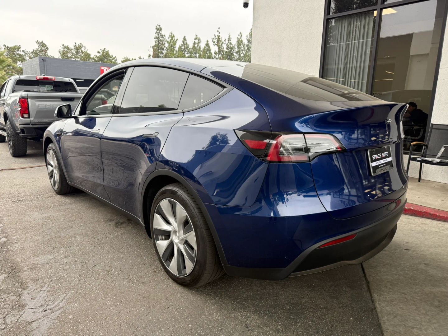 tesla model y 2024 7SAYGDED5RF015953 image